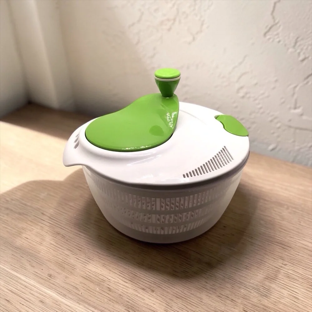 Mainstays Salad Spinner 4 Quart Green Easy Spin Rotary Handle.